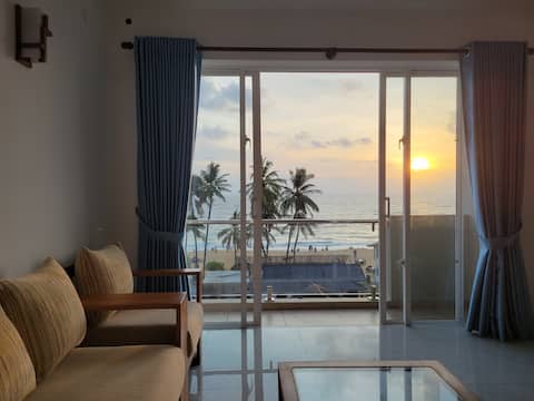 Sea Gem Ceylon - Beach Front Condo - Mount Lavinia