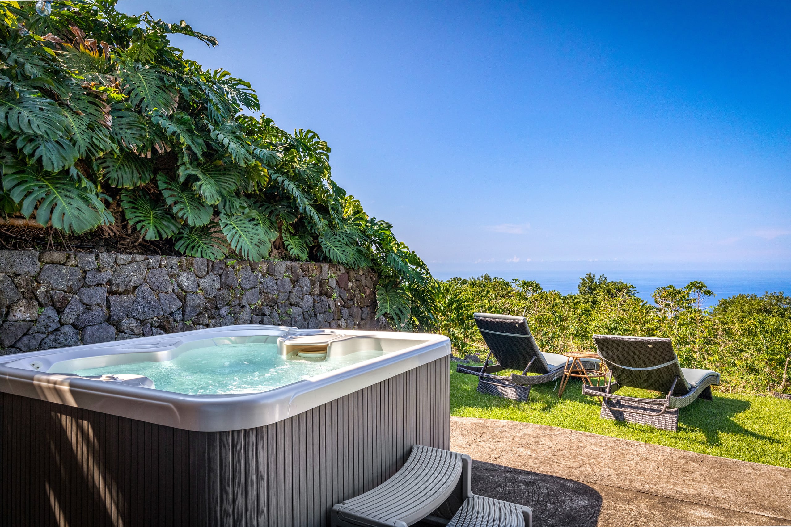 Home in Holualoa · ★4.98 · 2 bedrooms · 2 beds · 2 baths - Photo 22