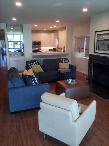 #2 1877′ 2BD 2BA private garage 1/2 block to beach