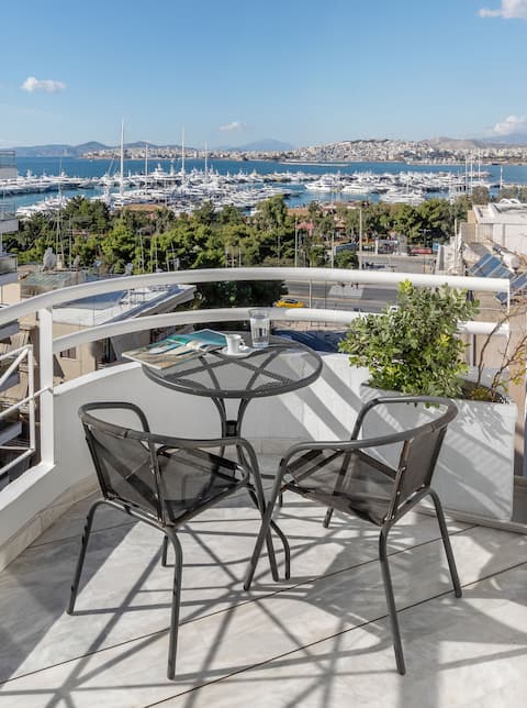 Νice Sea View Elegant Apartment in Marina Floisvos