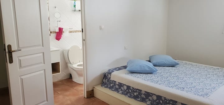 Бања до спалната соба