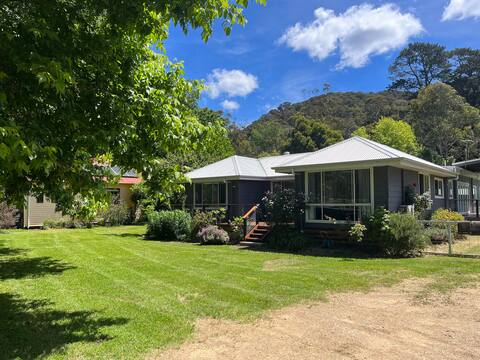 Blue Rock Mountain Retreat Harrietville (5 Bdrm)