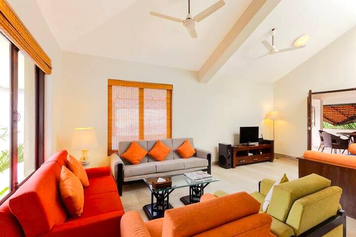 Living room image 1
