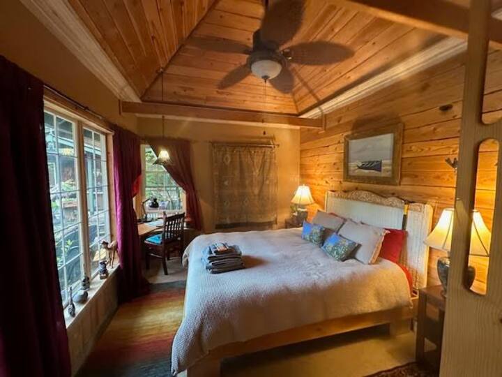 Lovely Bainbridge Island Pond Side Cottage