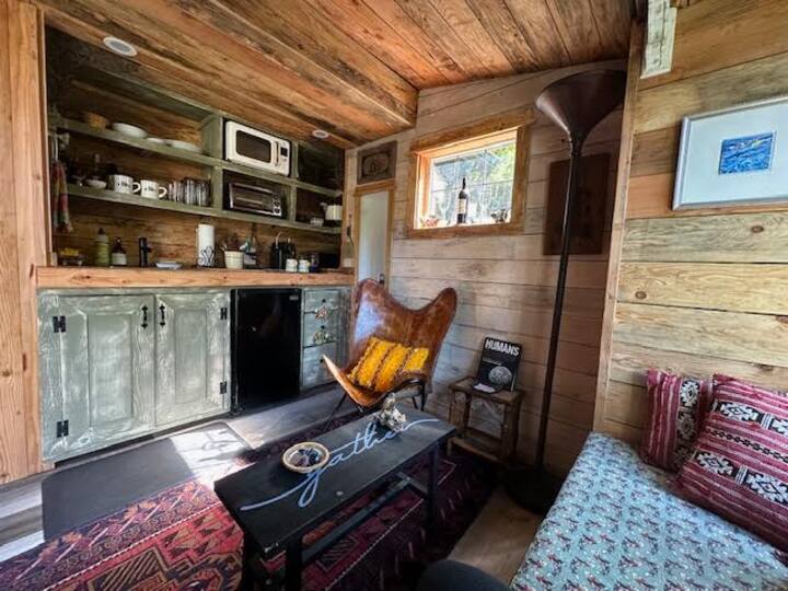 Lovely Bainbridge Island Pond Side Cottage