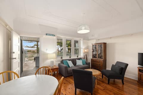 Top Airbnb: Charming Federation Apartment in Manly - Unit 3 in Sydney