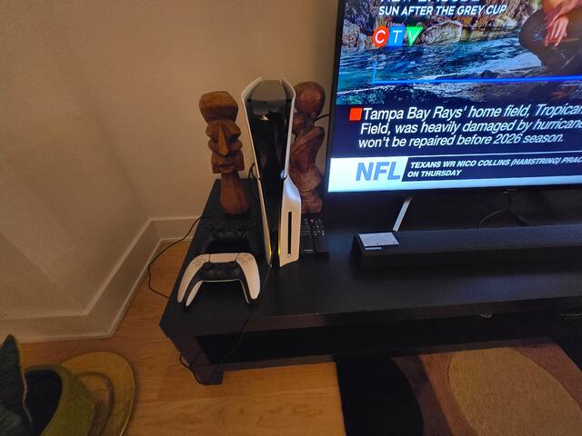 1,100SqFt. 2B+Den Rogers/Convention Centre, TIFF gallery image 4