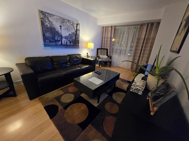 1,100SqFt. 2B+Den Rogers/Convention Centre, TIFF