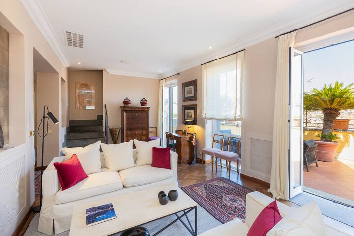 Rental In Rome – Panoramic penthouse in Trevi gallery image 4