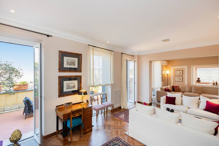 Rental In Rome – Panoramic penthouse in Trevi gallery image 2