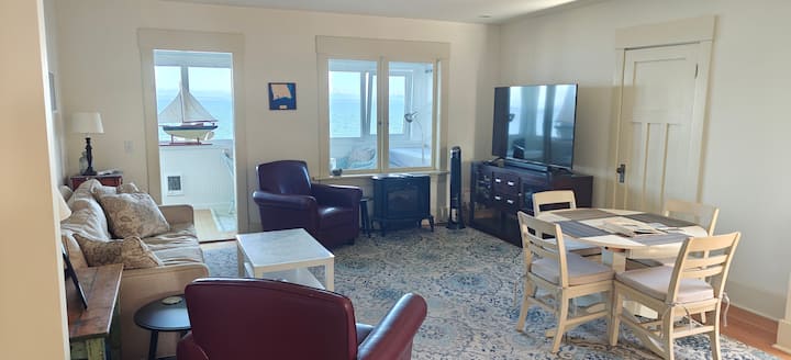 Maple Beach House Has 1, 2 Or 3 Bedroom En-suites - Point Roberts, WA