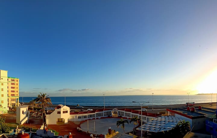 Sea View With Art And Very Central - Havanna