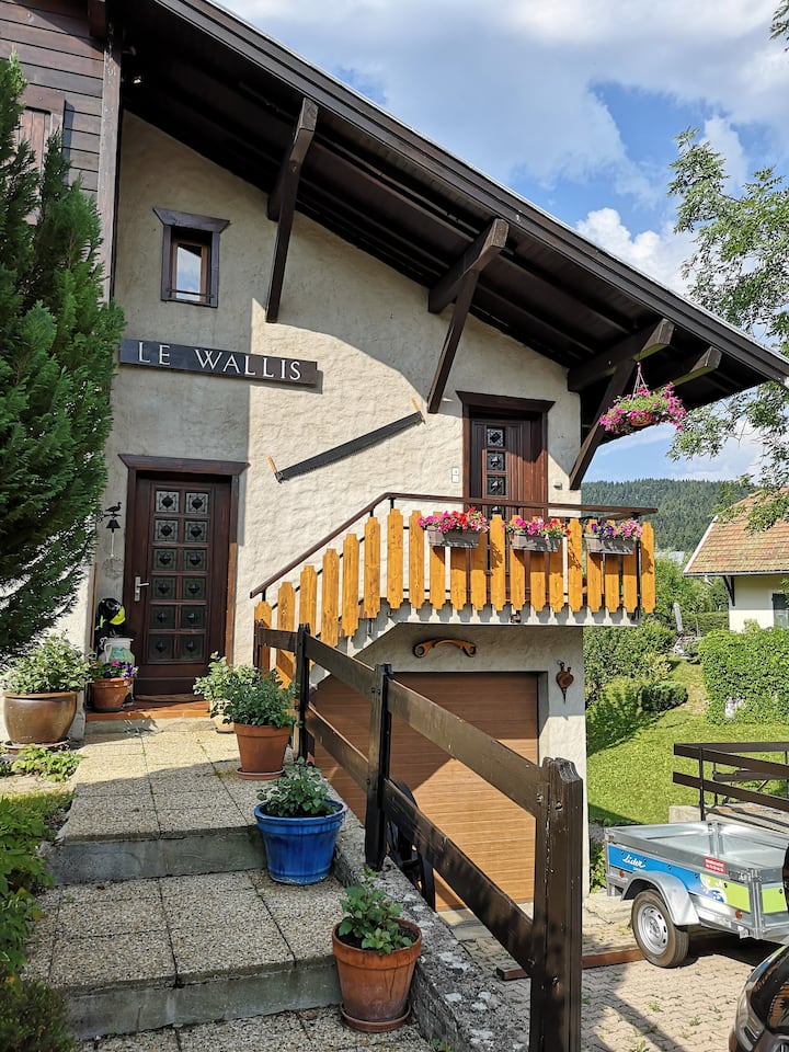 Nid Douillet Au Pied Des Pistes De Randonnée - Crolles