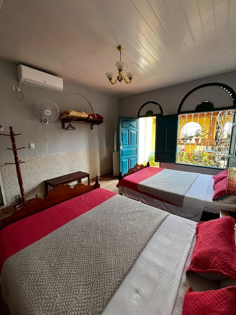 Colonial house 20 m Plaza Mayor-Hostal Rigo Hab 1