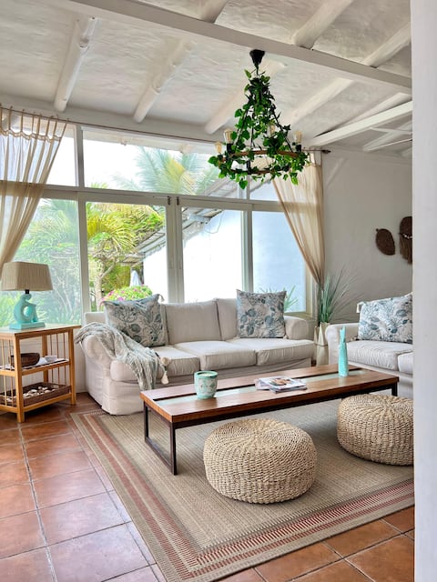 Casa del Mar - swimming pool and spectacular ocean views