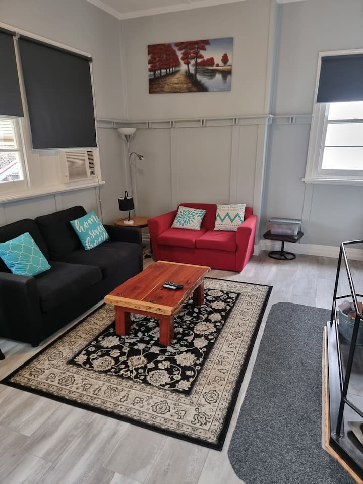 Jj's Omeo Accommodation Cottage - Omeo