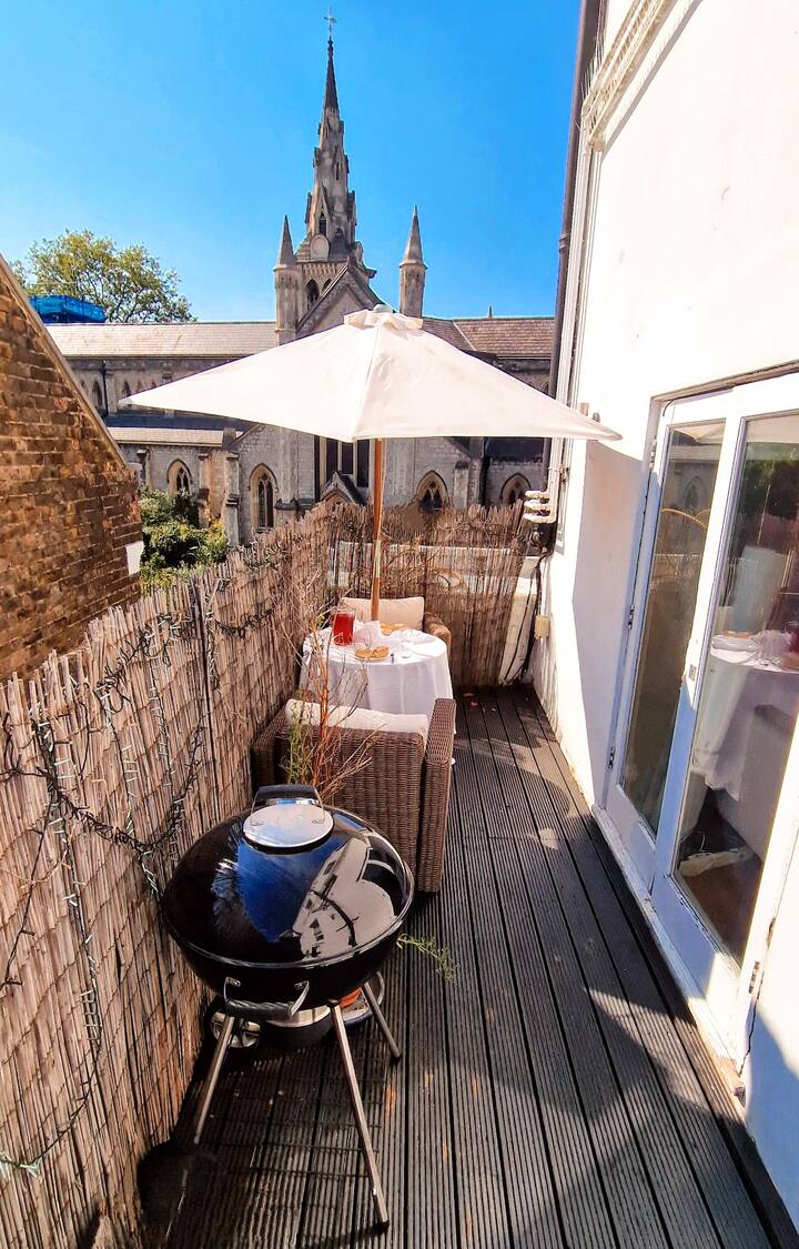 Large Double Room in Bright Flat with Terrace