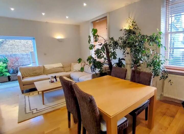 Large Double Room in Bright Flat with Terrace