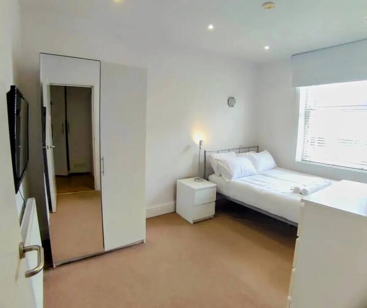 Large Double Room in Bright Flat with Terrace