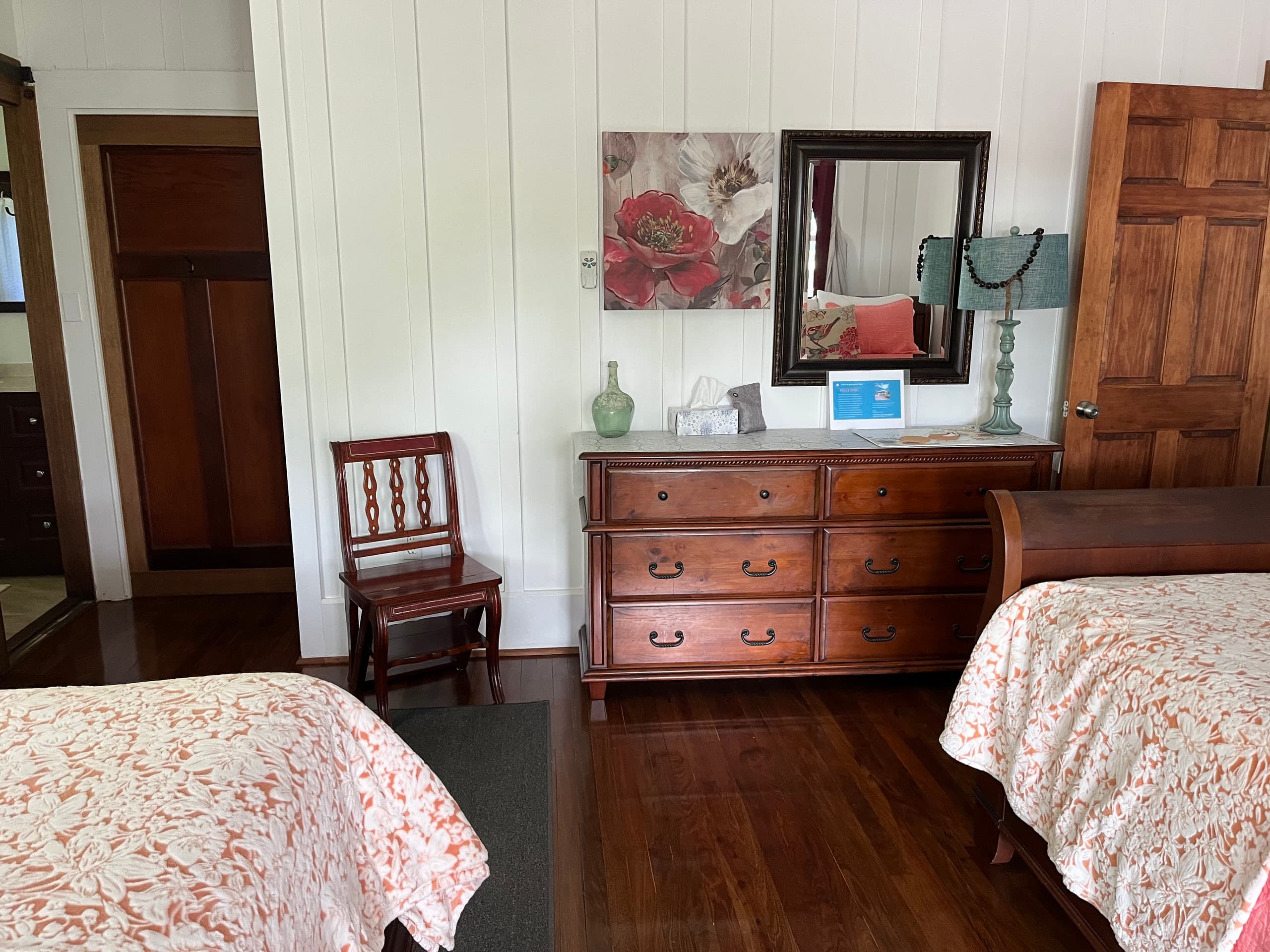Hilo Bay Oceanfront B&B (Room #5) Sleeps 4 - Image 5