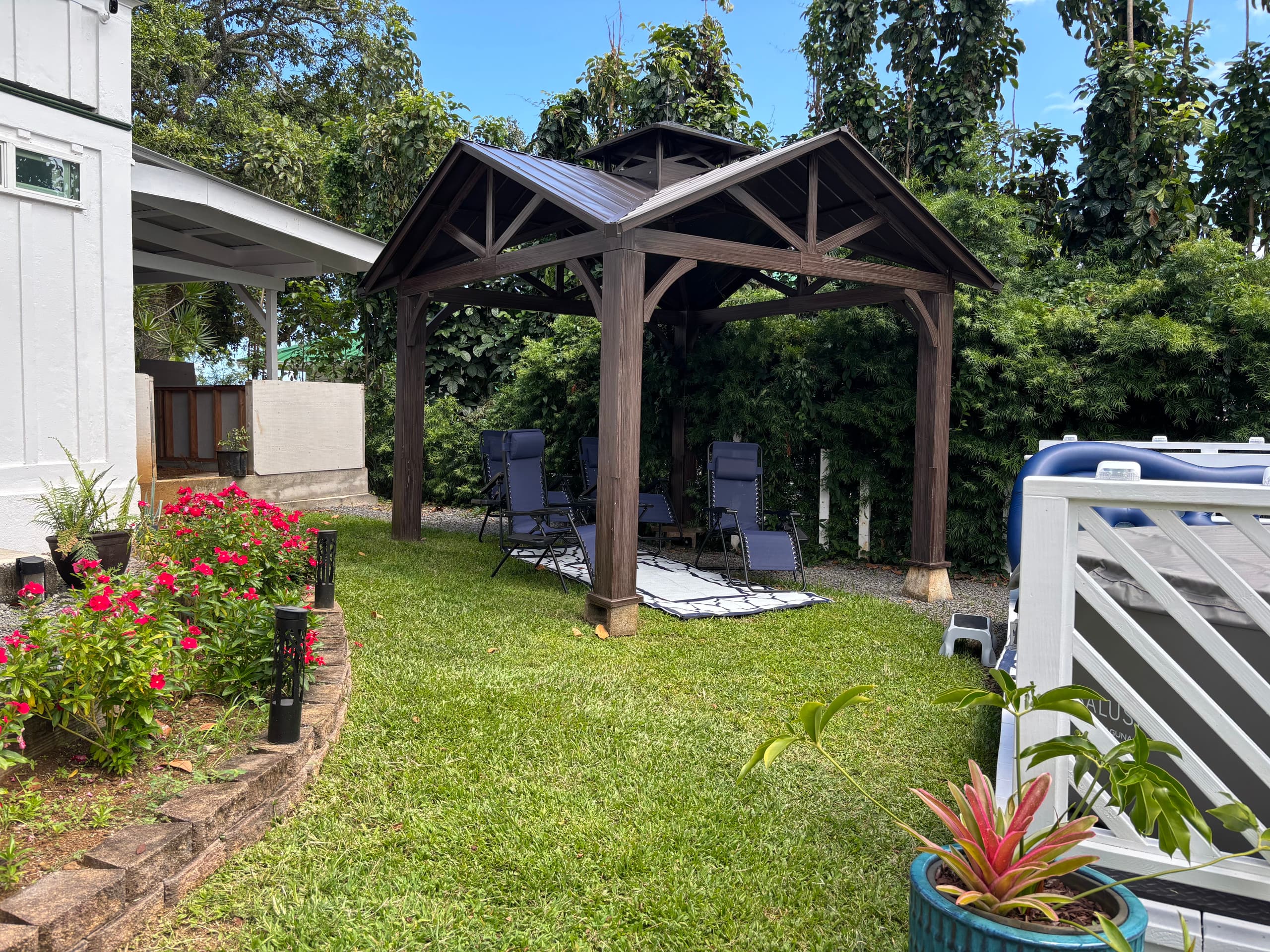 Hilo Bay Oceanfront B&B Room #6  a garden view - Image 11
