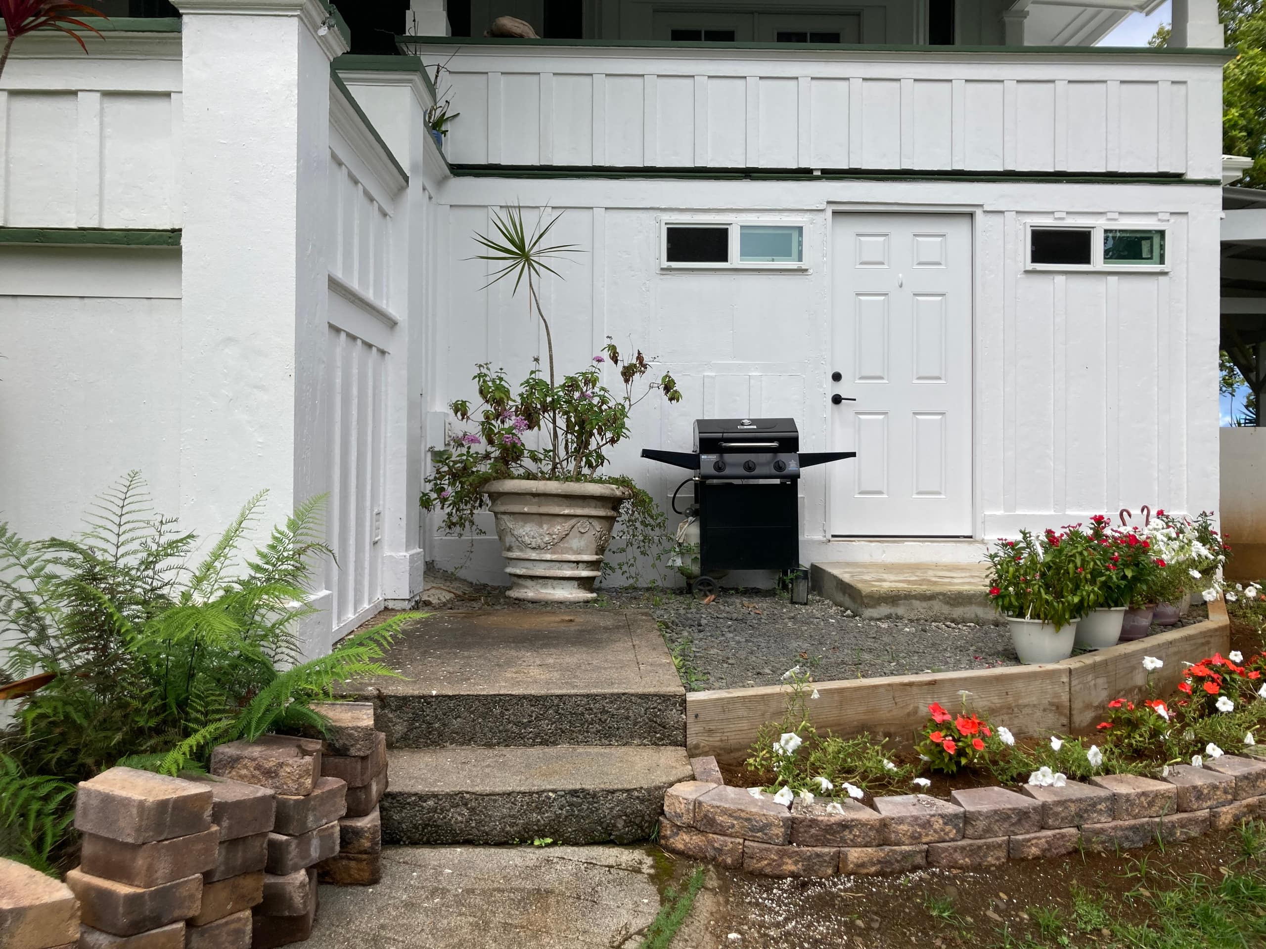Hilo Bay Oceanfront B&B (Room #3) King Bay View - Photo 12