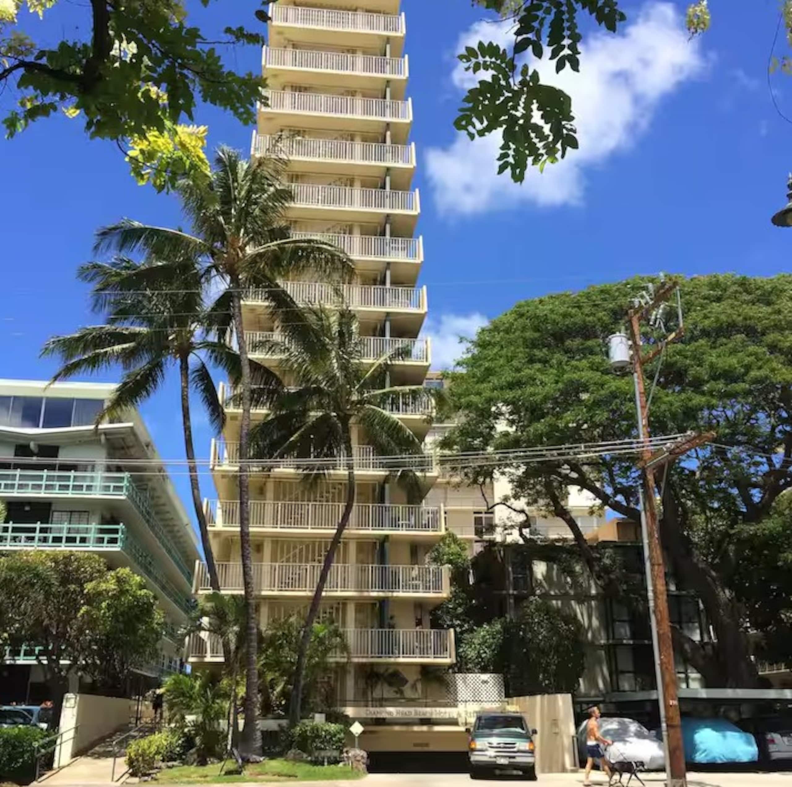 Condo in Honolulu · ★4.61 · 1 bedroom · 2 beds · 1 private bath - Image 10