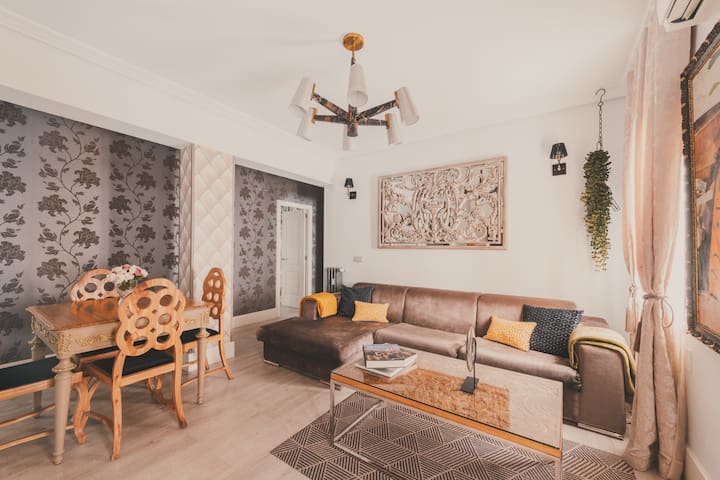 City deluxe comfortable apartment gallery image 4