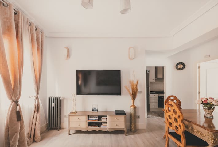 City deluxe comfortable apartment gallery image 5