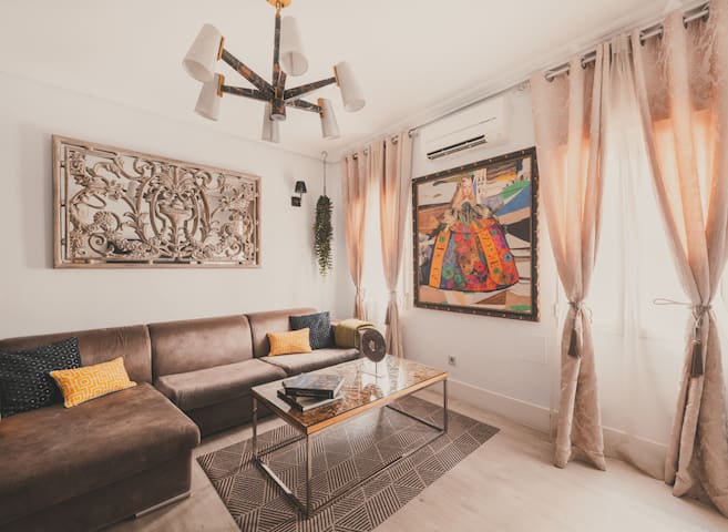 City deluxe comfortable apartment gallery image 2