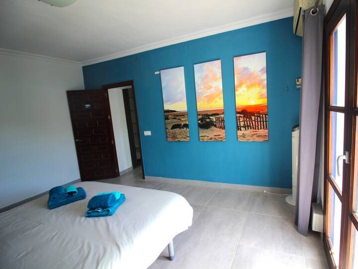 Tarifa - Main Bedroom : Lower Ground Floor