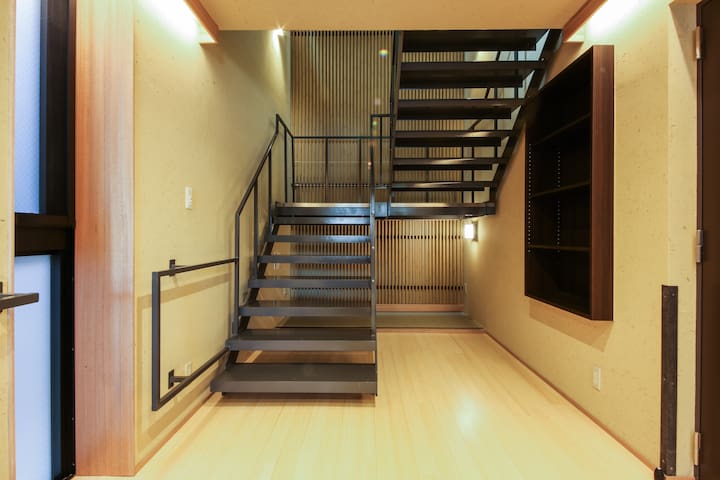 5 bedroom+6 toilets+3 showers, drop luggage 9am~ gallery image 4