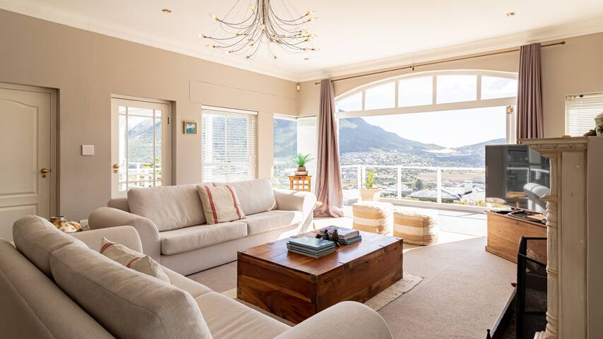 The Boathouse – Luxury 5 Bed Villa with Views! gallery image 3