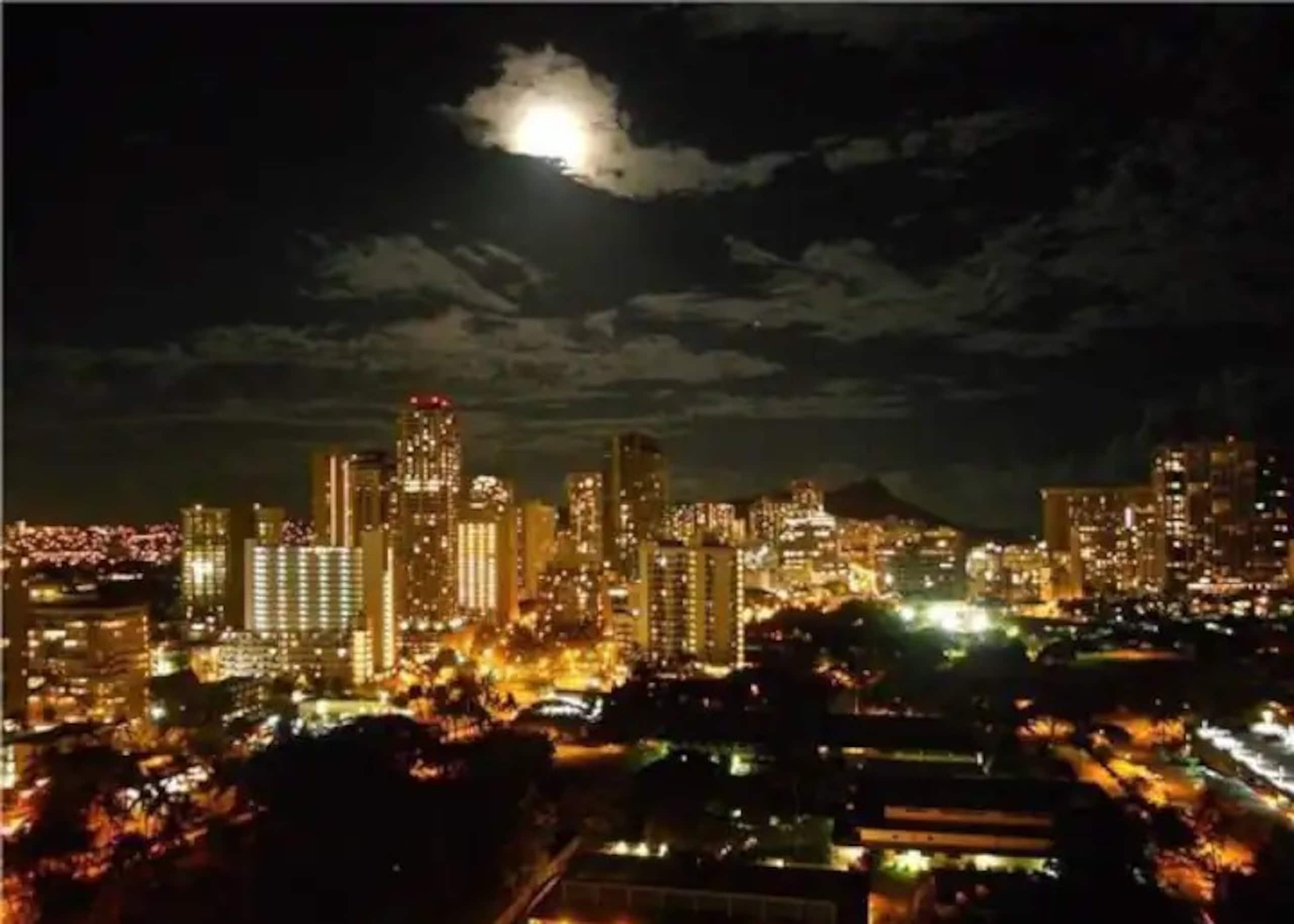 Condo in Honolulu · ★4.88 · Studio · 1 bed · 1 bath - Image 6