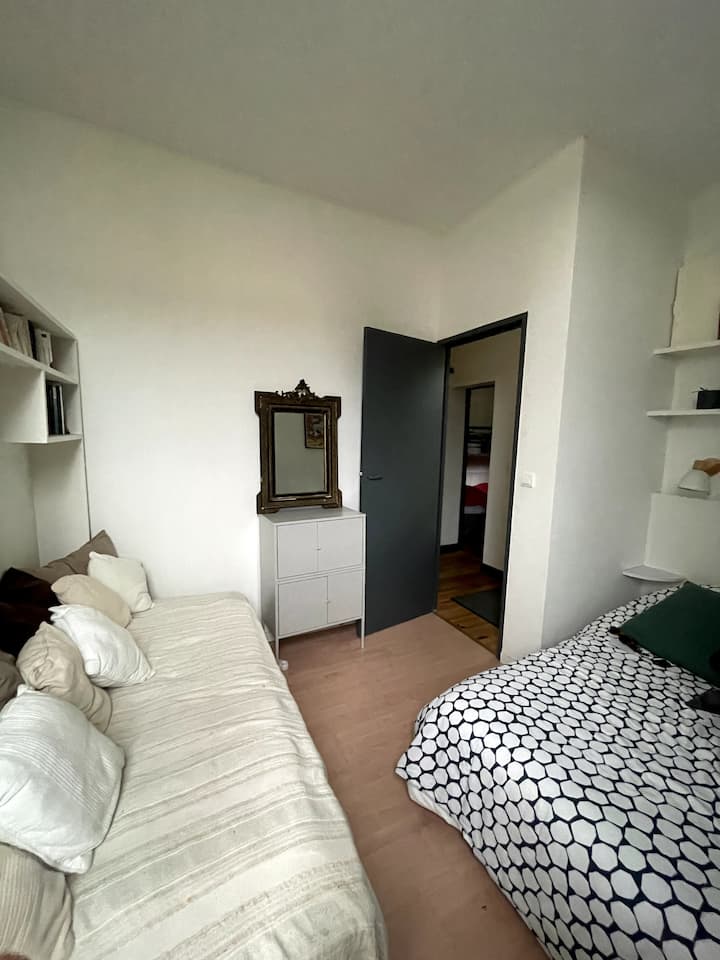 سرير مزدوج + مقعد