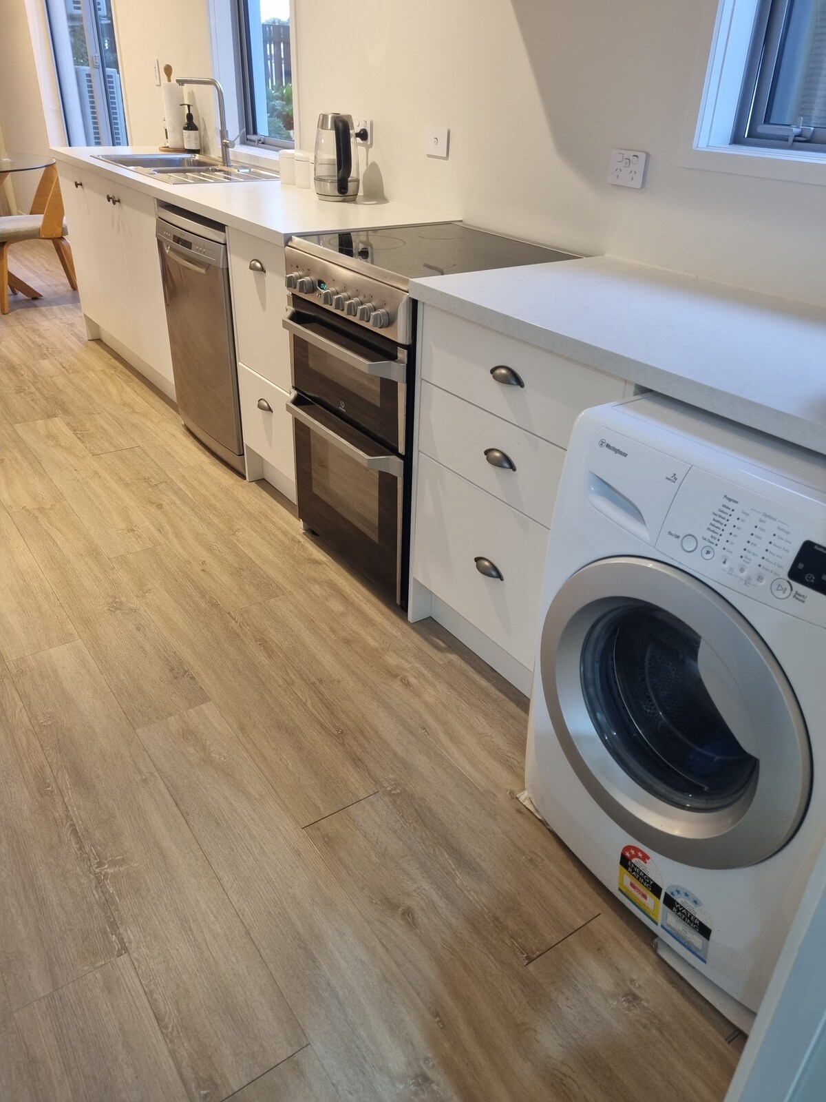 Top performing Airbnb: Large bedsit flat with kitchen and bathroom in Papamoa Beach