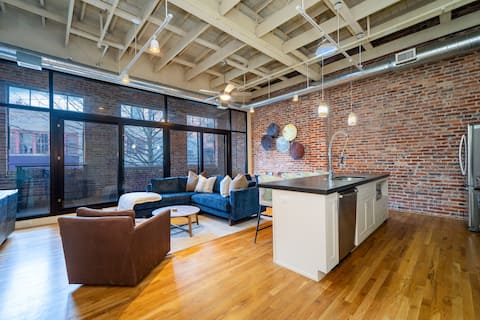 Successful Airbnb property: In the Heart of Downtown - Loft off Lexington ave in Asheville