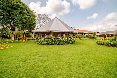 Popular Airbnb listing: HACIENDA BORNEO Agrotourism Farm Wifi in Calarcá