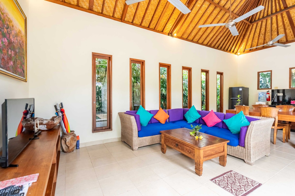 Villa in Kabupaten Gianyar · ★4.95 · 2 bedrooms · 3 beds · 2 private baths, порівнянний Airbnb