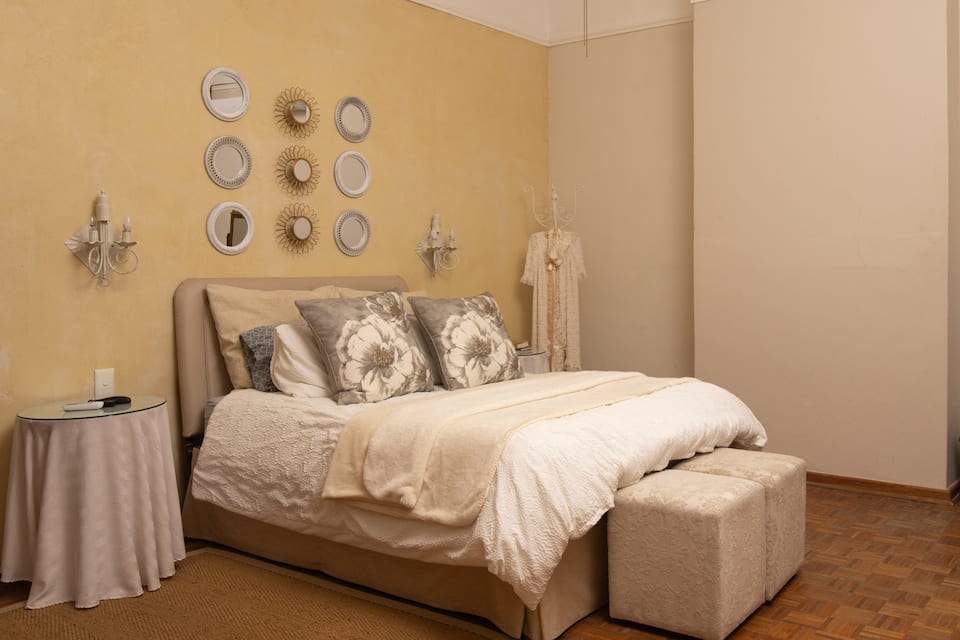 Top-earning Airbnb listing in Emthanjeni Local Municipality, 1 bedroom