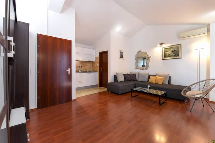 Klimatizimi në katin e dytë