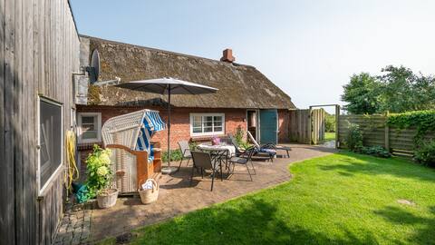 Cottage Thatchate with fireplace