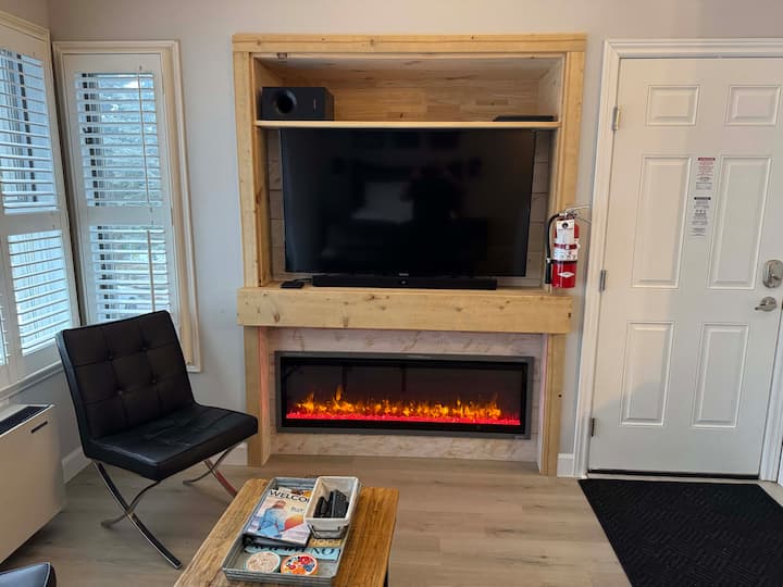 Cozy Blue Mountain Retreat Ski In/ Ski Out - The Blue Mountains