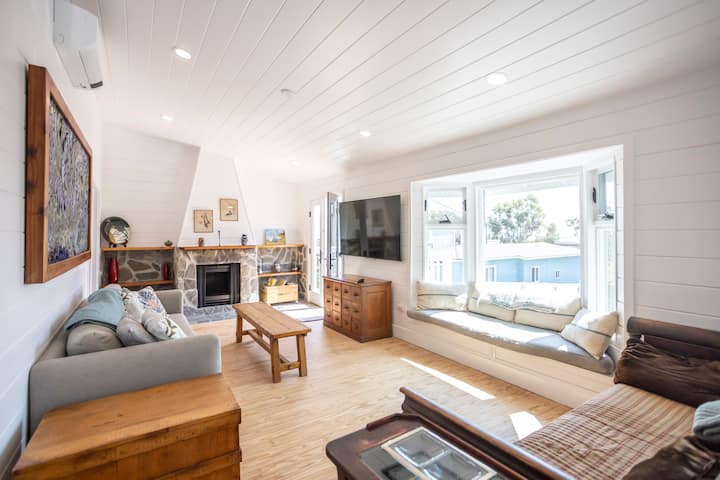 Beautifully Remodeled  1930s Laguna Beach Cottage - Laguna Beach, CA