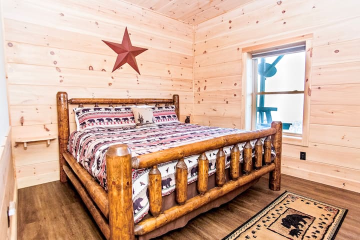 King Size Bedroom - First Floor (4 of 5 Bedrooms)