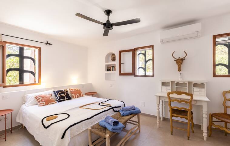 Villa Ancora – Views at La Mola gallery image 4