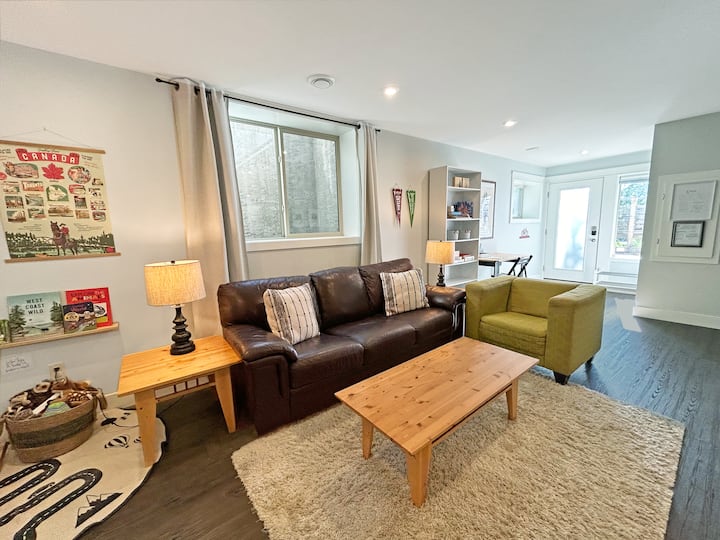 Cozy Home Away From Home (Pet & Family-friendly) - 킬로나