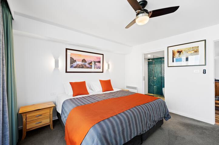 Rich Uncle’s Pad. Salamanca, Battery Point gallery image 4