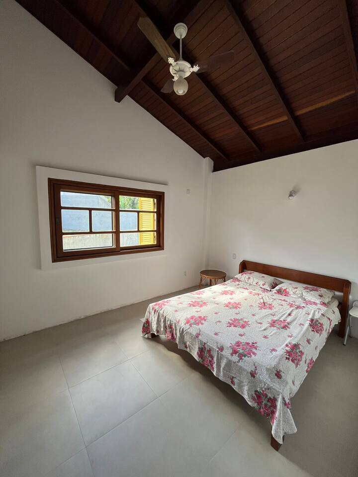 套房配有标准双人床。