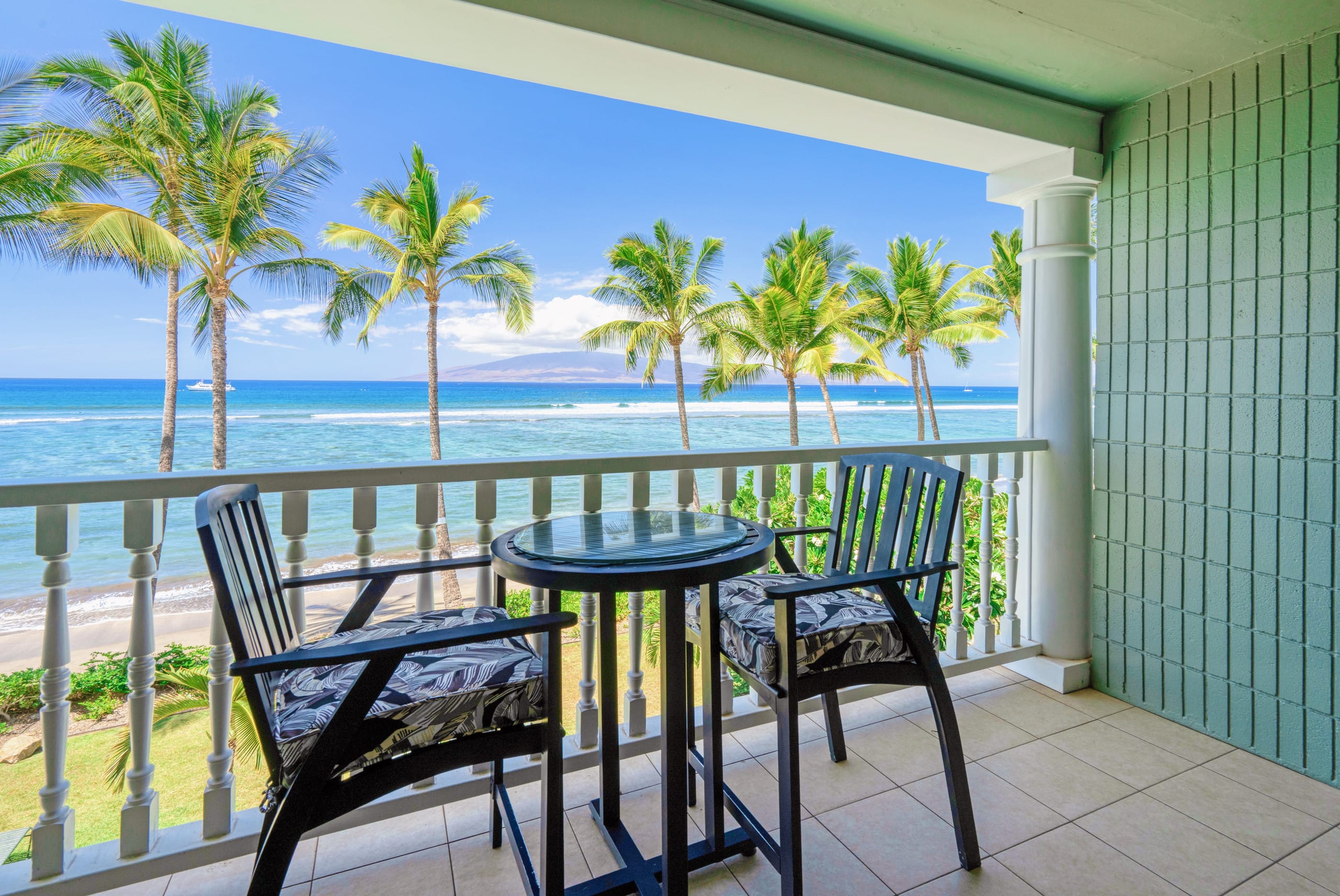 Beachfront Condo in Lahaina! - Image 1